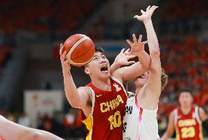 记者：王俊杰最近确实挺挣扎 护筐、突破、三分都没做好
