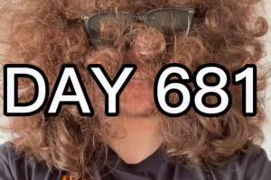 新赛季英超周末揭幕！曼联“蓄发哥”681天未理发，近乎野人状态