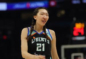 中国女篮启程前往欧洲拉练 韩旭&李月汝预计世界杯前“压哨”报道