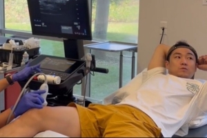 期待早日恢复！高诗岩晒在美国进行康复的视频 往膝盖打进干细胞